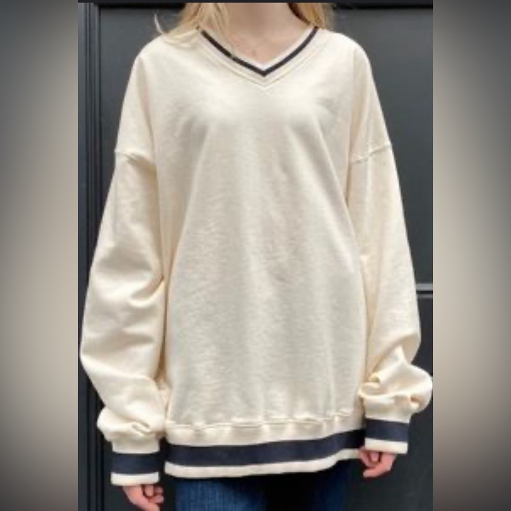 Brandy Melville Cream colored V-neck Sweatshirt
